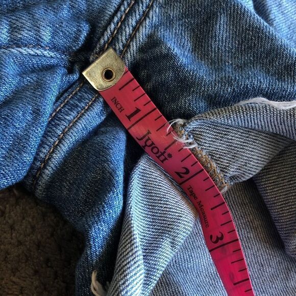 221. American Eagle Outfitters Light Blue mom Jean Shorts size 4 - Picture 7 of 7